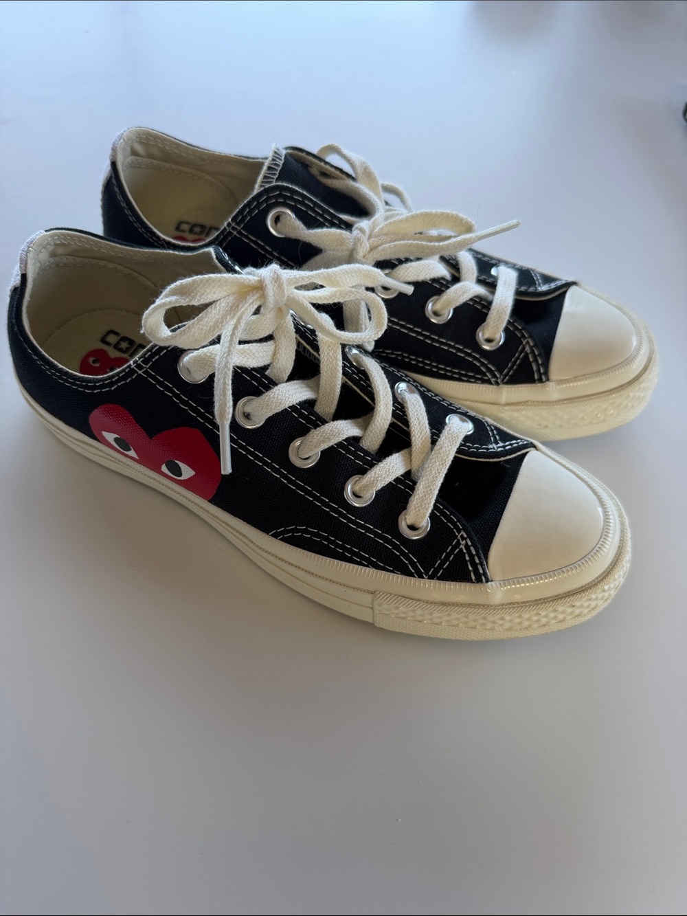 Comme des Garcons PLAY Converse Black Low Top Sneakers with Red Heart Wo6 NWOB